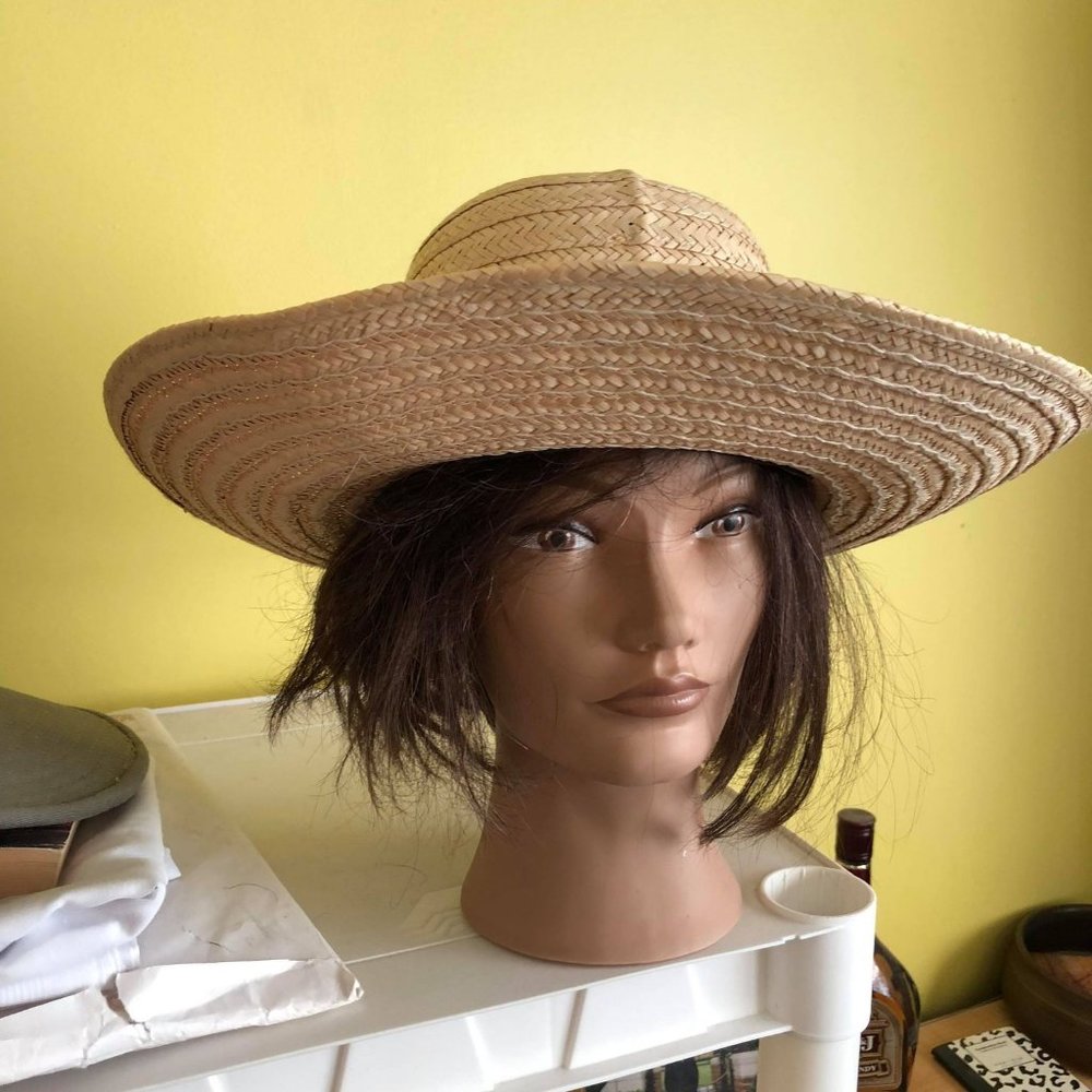 Woman's Straw Hat - image 8